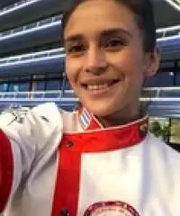 Cerco lavoro nell ruolo di commessa o in una ditta . Cerco lavoro nell ruolo di commessa o in una ditta .