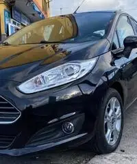FORD Fiesta 6ª serie - 2015