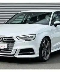 AUDI - A3 - SPB 1.6 TDI 30 TDI S-line Cokpit AUDI - A3 - SPB 1.6 TDI 30 TDI S-line Cokpit