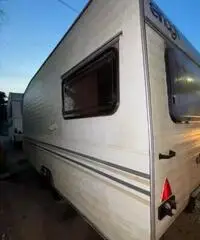 Roulotte 5,20MT,4 posti letto,tenuta bene Roulotte 5,20MT,4 posti letto,tenuta bene