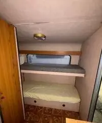 Roulotte 5,20MT,4 posti letto,tenuta bene Roulotte 5,20MT,4 posti letto,tenuta bene