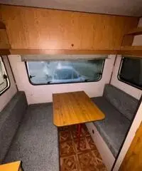 Roulotte 5,20MT,4 posti letto,tenuta bene Roulotte 5,20MT,4 posti letto,tenuta bene