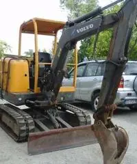 Mini escavatore volvo ec 25 anno 2006 25 quintali