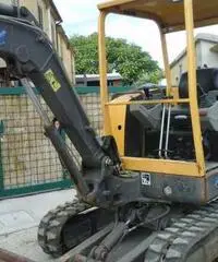Mini escavatore volvo ec 25 anno 2006 25 quintali