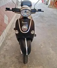 scooter elettrico da vetrina vedi foto bel modello vespa