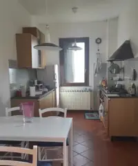 Stanza per studentesse 300 euro zona Coroncina