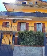 Appartamento 4 vani con Terrazza e Garage Mascaluc Appartamento 4 vani con Terrazza e Garage Mascaluc