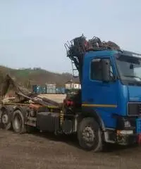 Autocarro Volvo FH 12 420 cv con gru e scarrabile da 20 TON