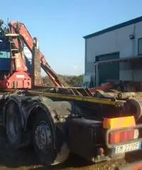 Autocarro Volvo FH 12 420 cv con gru e scarrabile da 20 TON
