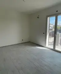 Accogliente 3 vani con volume tecnico soprastante