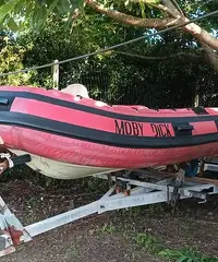 Gommone più carello più motore