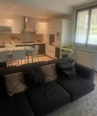 Appartamento recente con tre camere e due bagni