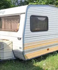 Roulotte 5 posti letto, bagno, cucina, frigo ,stuf