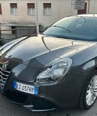 Alfa Romeo Giulietta 1.6 JTDm-2 105 CV Progression Alfa Romeo Giulietta 1.6 JTDm-2 105 CV Progression