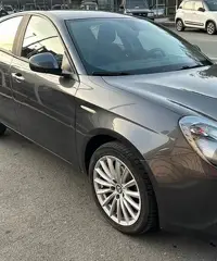 Alfa Romeo Giulietta 1.6 JTDm-2 105 CV Progression Alfa Romeo Giulietta 1.6 JTDm-2 105 CV Progression
