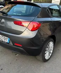 Alfa Romeo Giulietta 1.6 JTDm-2 105 CV Progression Alfa Romeo Giulietta 1.6 JTDm-2 105 CV Progression