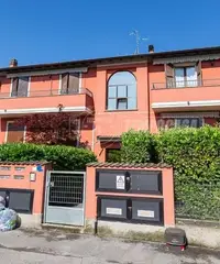 3 LOCALI CON BOX E CANTINA 3 LOCALI CON BOX E CANTINA