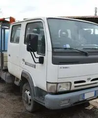 Autocarro Nissan doppia cabina Autocarro Nissan doppia cabina