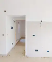 Trilocale al piano seminterrato con pertinenze