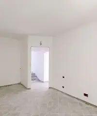 Trilocale al piano seminterrato con pertinenze