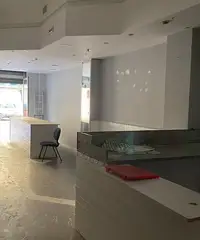 Via dante locale commerciale libero