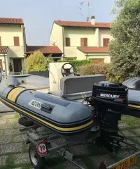 Gommone più carrello e motore