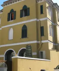 Appartamenti diversi a piano primo e secondo Appartamenti diversi a piano primo e secondo