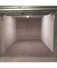 Privato affitta box auto in via D. Ferrari 4, Torino