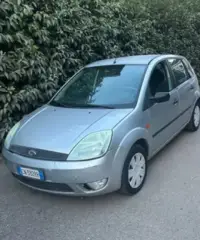 Ford Fiesta 1.4 TDCi 5p. Ghia Ford Fiesta 1.4 TDCi 5p. Ghia