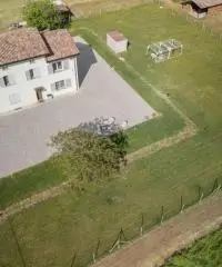 Villa Bifamiliare con giardino 5000 mq a Fidenza Villa Bifamiliare con giardino 5000 mq a Fidenza