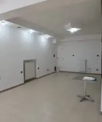 Locale commerciale fronte strada;