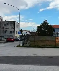 Terreno FRONTE SCUOLE SUPERIORI, COMUNE E ASILO