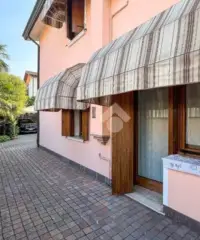CASA INDIPENDENTE A MIRANO CASA INDIPENDENTE A MIRANO
