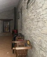 Rustico con accessori e terreno 9 ha