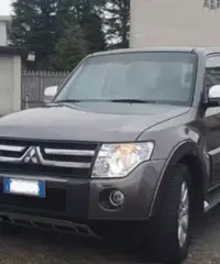 Mitsubishi Pajero 5 porte . 7 posti Mitsubishi Pajero 5 porte . 7 posti