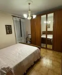 Casa indipendente con doppio garage in centro a Medesano