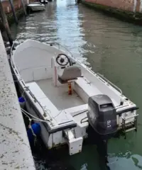 Tipo open con motore Tipo open con motore