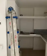 Locale angolare ristrutturato con rendita locativa