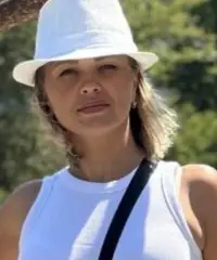 Un caffè, un sorriso e forse qualcosa di più Un caffè, un sorriso e forse qualcosa di più