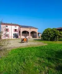 Rustico ristrutturato indipendente con parco a Fontanellato (PR)