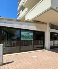Locale commerciale artigianale uffici - Por... Locale commerciale artigianale uffici - Por...