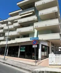 Locale commerciale artigianale uffici - Por... Locale commerciale artigianale uffici - Por...