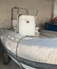 Gommone circa 5 m Gommone circa 5 m