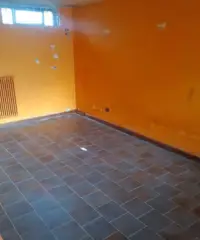 Fondo commerciale C/1 con insegna . 75.000