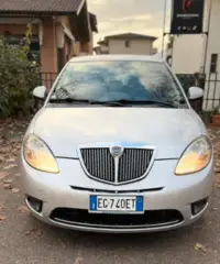 Lancia Ypsilon 1.2 69 CV Unyca x Neopatentati