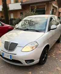 Lancia Ypsilon 1.2 69 CV Unyca x Neopatentati
