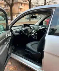 Lancia Ypsilon 1.2 69 CV Unyca x Neopatentati