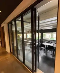 Ristorante con dehor esterno