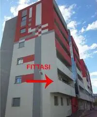 Stanza singola a ragazza quattromiglia uscita autostradale