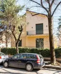 Terratetto plurifamiliare con garage e giardino a Parma